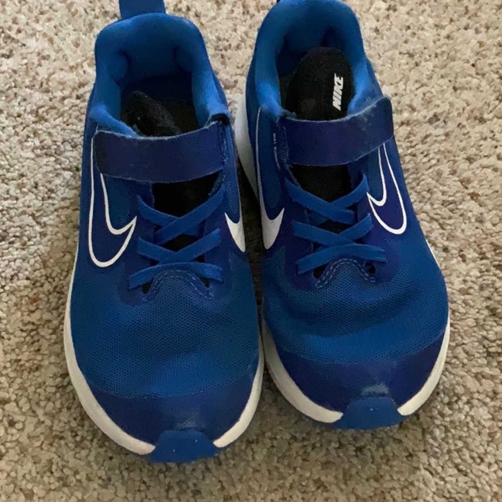 Nike tennis shoes boy